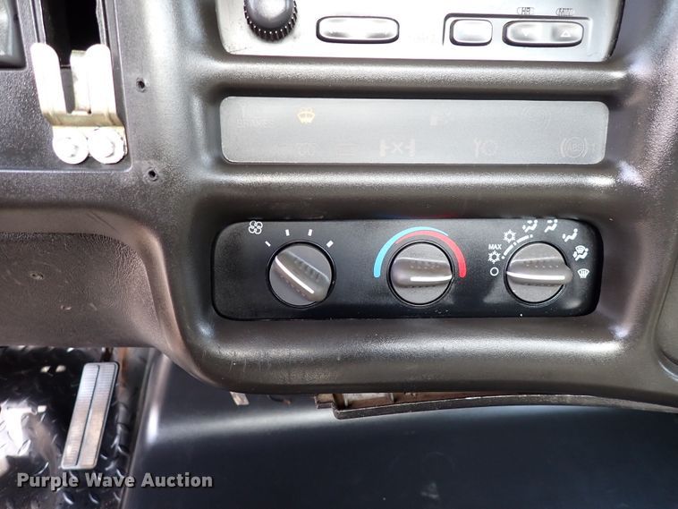 image for item DJ0089 2006 GMC C5500  rollback truck