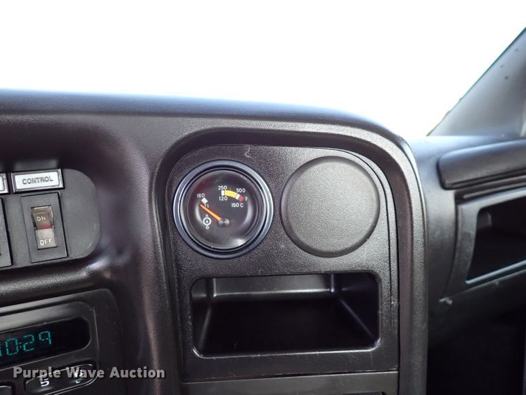 image for item DJ0089 2006 GMC C5500  rollback truck