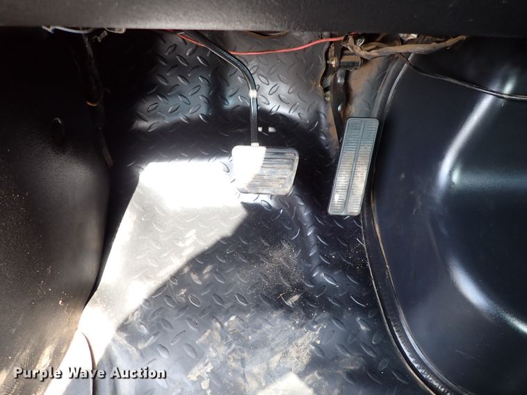 image for item DJ0089 2006 GMC C5500  rollback truck