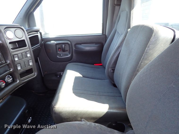 image for item DJ0089 2006 GMC C5500  rollback truck