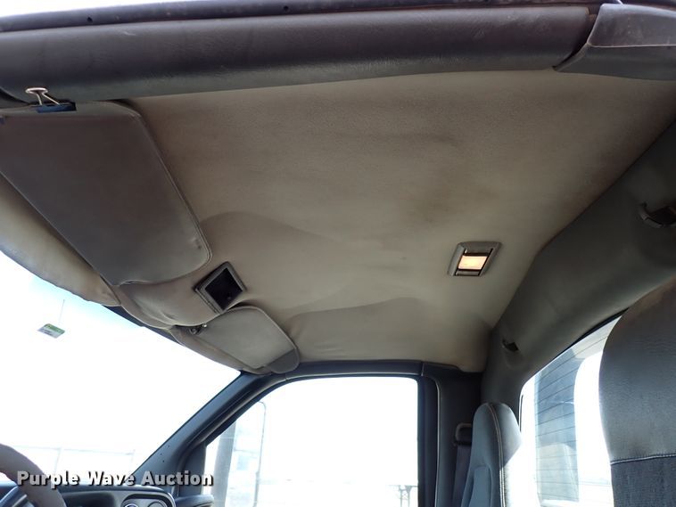 image for item DJ0089 2006 GMC C5500  rollback truck