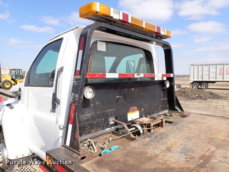 image for item DJ0089 2006 GMC C5500  rollback truck