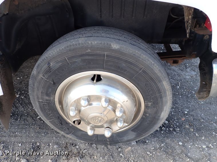 image for item DJ0089 2006 GMC C5500  rollback truck