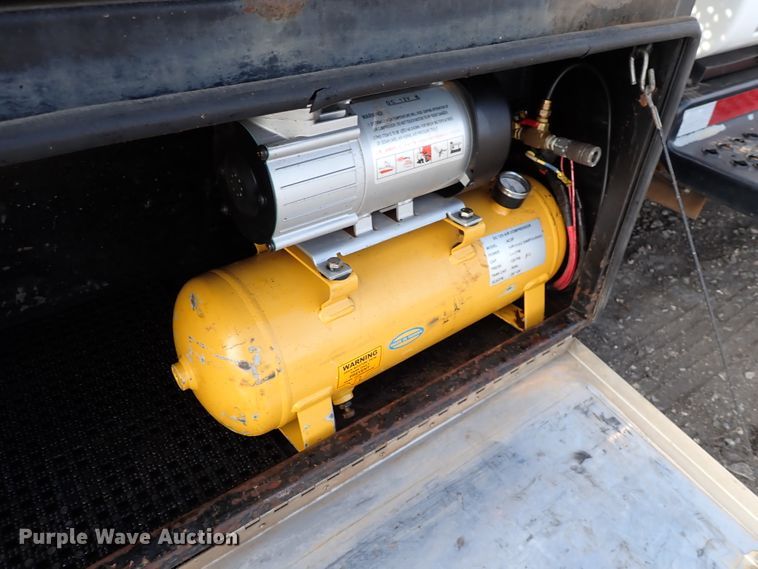 image for item DJ0089 2006 GMC C5500  rollback truck