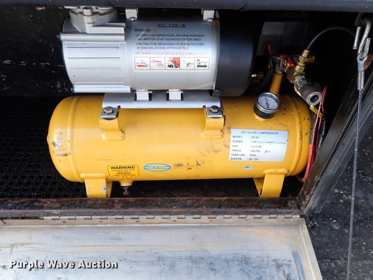 image for item DJ0089 2006 GMC C5500  rollback truck