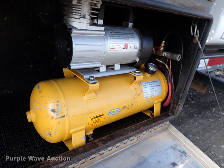 image for item DJ0089 2006 GMC C5500  rollback truck