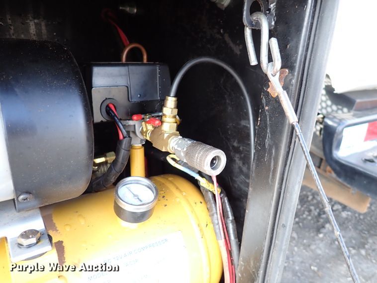 image for item DJ0089 2006 GMC C5500  rollback truck