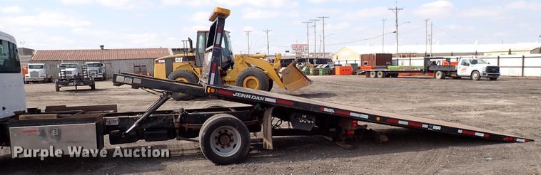 image for item DJ0089 2006 GMC C5500  rollback truck