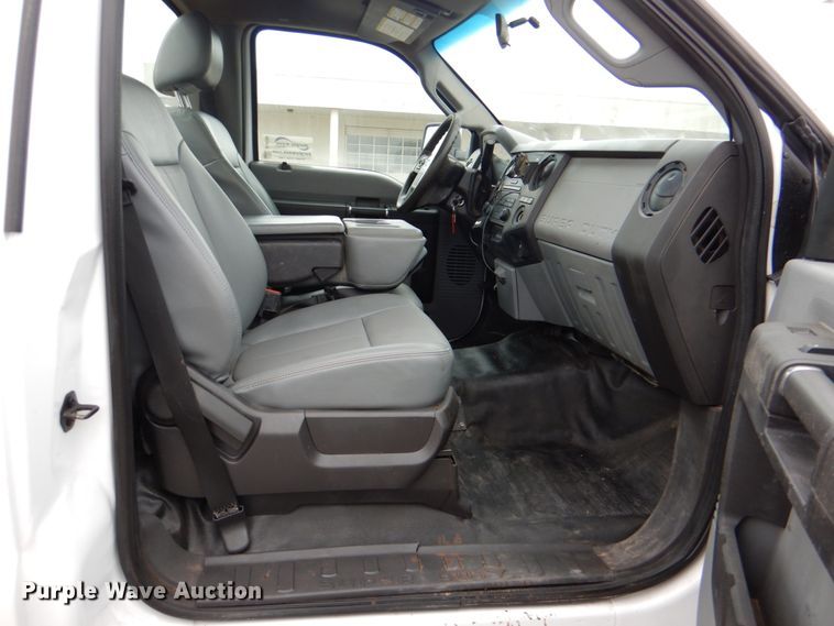 image for item DJ8700 2013 Ford F550  truck cab and chassis