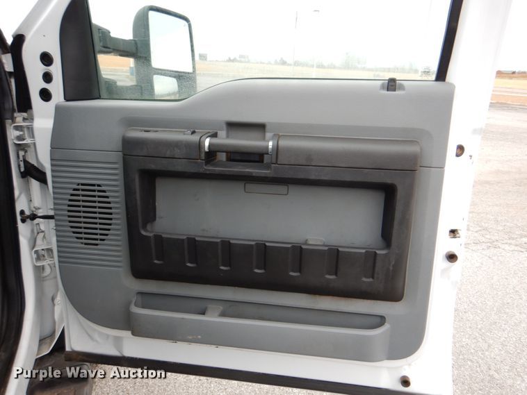 image for item DJ8700 2013 Ford F550  truck cab and chassis