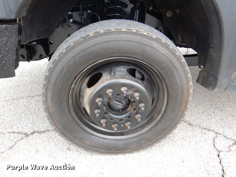 image for item DJ8700 2013 Ford F550  truck cab and chassis