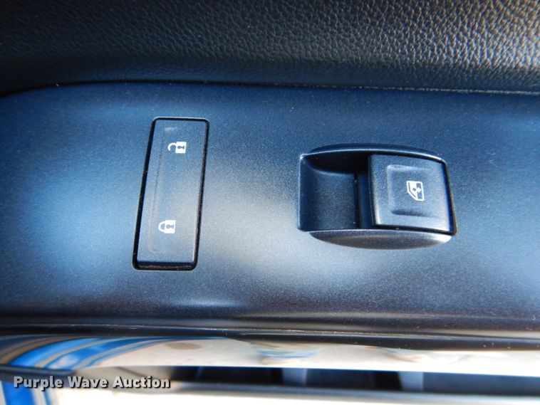 image for item DJ8705 2015 GMC Sierra 1500  Crew Cab pickup truck