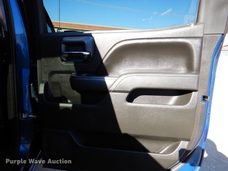 image for item DJ8705 2015 GMC Sierra 1500  Crew Cab pickup truck