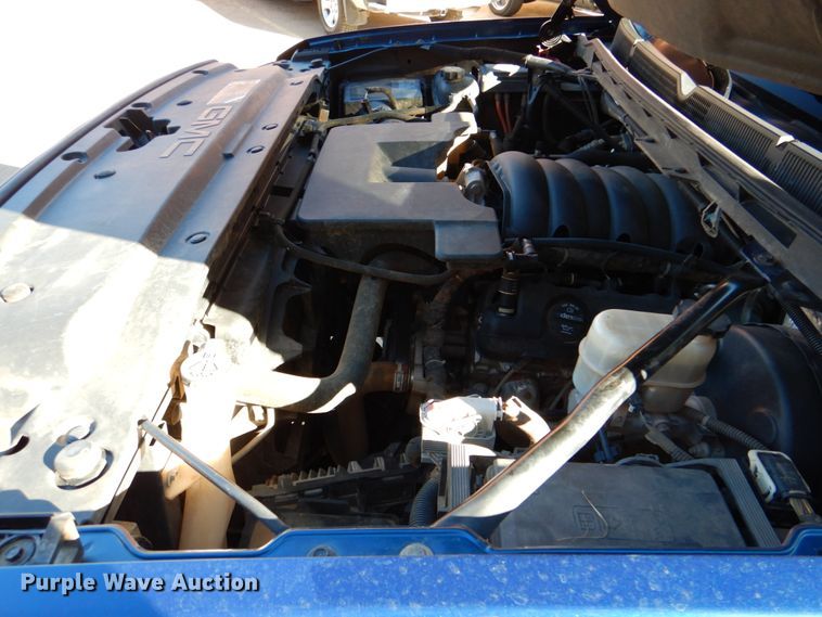 image for item DJ8705 2015 GMC Sierra 1500  Crew Cab pickup truck