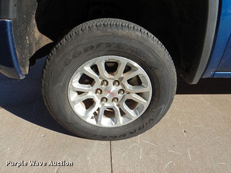 image for item DJ8705 2015 GMC Sierra 1500  Crew Cab pickup truck