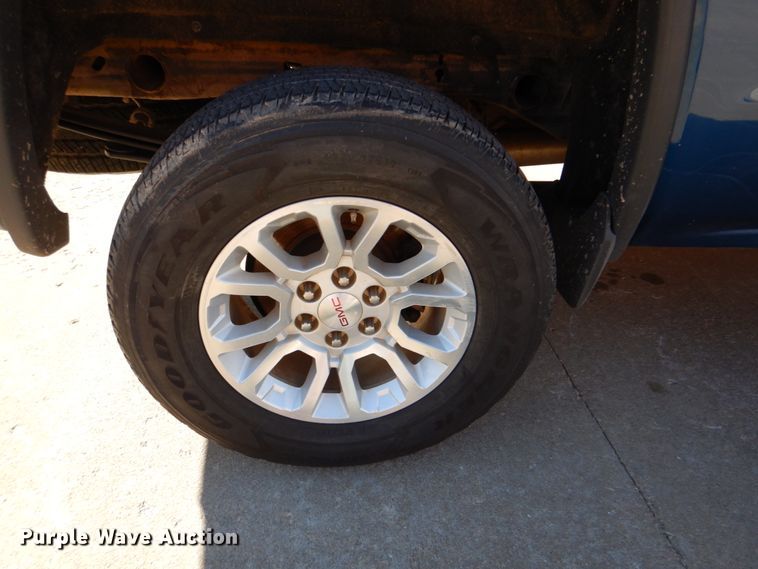 image for item DJ8705 2015 GMC Sierra 1500  Crew Cab pickup truck