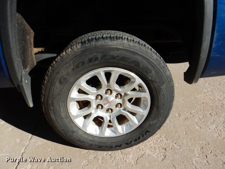 image for item DJ8705 2015 GMC Sierra 1500  Crew Cab pickup truck