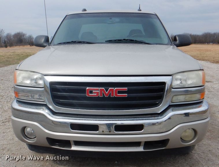 image for item DJ8712 2005 GMC Sierra 1500  Ext. Cab pickup truck