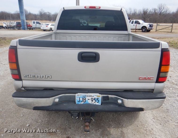 image for item DJ8712 2005 GMC Sierra 1500  Ext. Cab pickup truck