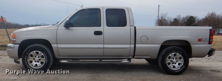 image for item DJ8712 2005 GMC Sierra 1500  Ext. Cab pickup truck