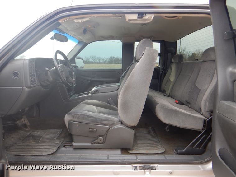 image for item DJ8712 2005 GMC Sierra 1500  Ext. Cab pickup truck