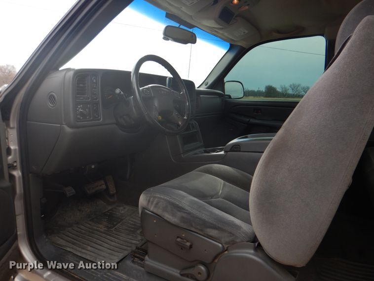 image for item DJ8712 2005 GMC Sierra 1500  Ext. Cab pickup truck