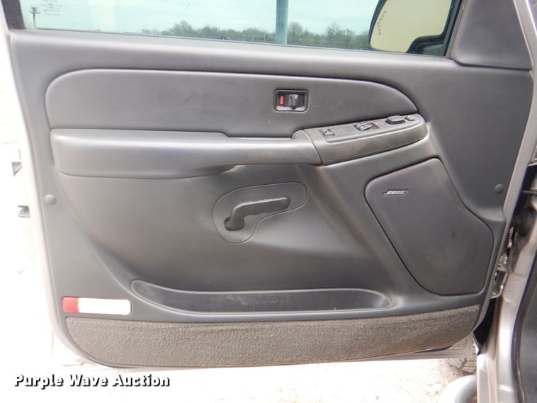 image for item DJ8712 2005 GMC Sierra 1500  Ext. Cab pickup truck