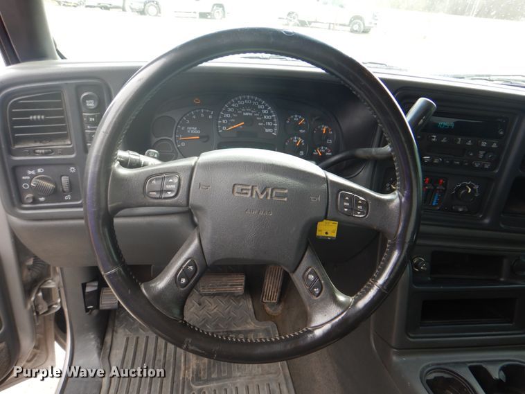 image for item DJ8712 2005 GMC Sierra 1500  Ext. Cab pickup truck