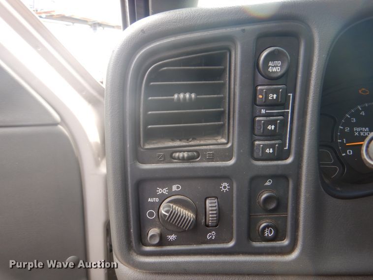 image for item DJ8712 2005 GMC Sierra 1500  Ext. Cab pickup truck