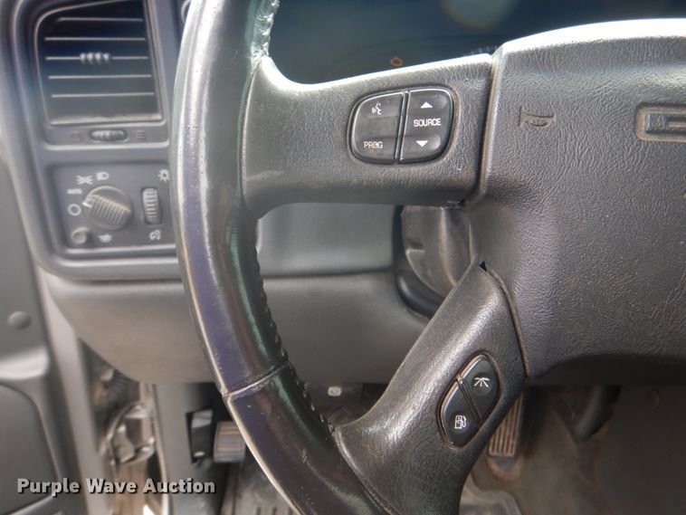 image for item DJ8712 2005 GMC Sierra 1500  Ext. Cab pickup truck