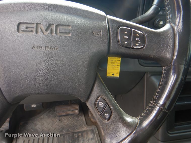 image for item DJ8712 2005 GMC Sierra 1500  Ext. Cab pickup truck