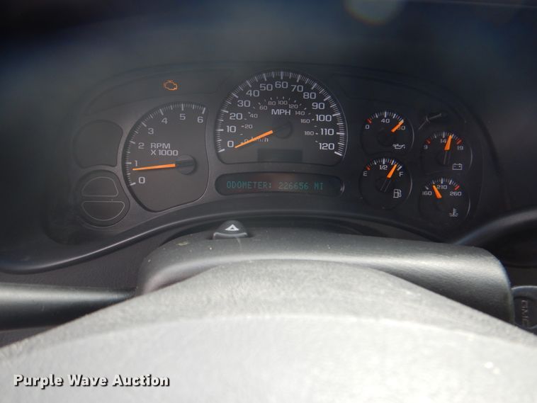 image for item DJ8712 2005 GMC Sierra 1500  Ext. Cab pickup truck