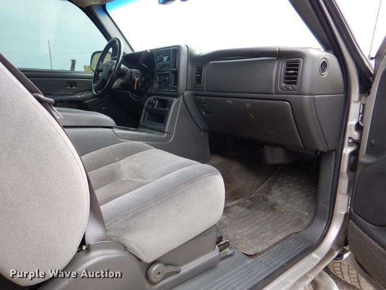 image for item DJ8712 2005 GMC Sierra 1500  Ext. Cab pickup truck