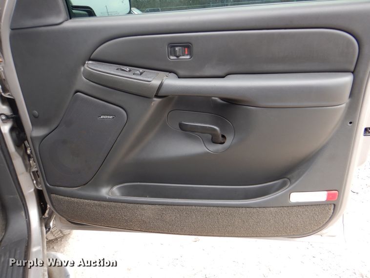 image for item DJ8712 2005 GMC Sierra 1500  Ext. Cab pickup truck