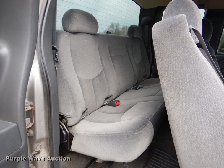 image for item DJ8712 2005 GMC Sierra 1500  Ext. Cab pickup truck