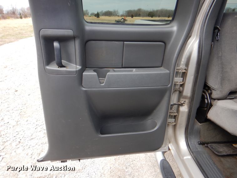 image for item DJ8712 2005 GMC Sierra 1500  Ext. Cab pickup truck