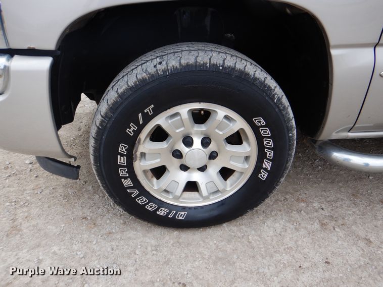 image for item DJ8712 2005 GMC Sierra 1500  Ext. Cab pickup truck