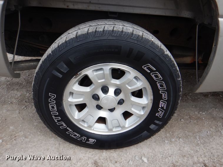 image for item DJ8712 2005 GMC Sierra 1500  Ext. Cab pickup truck