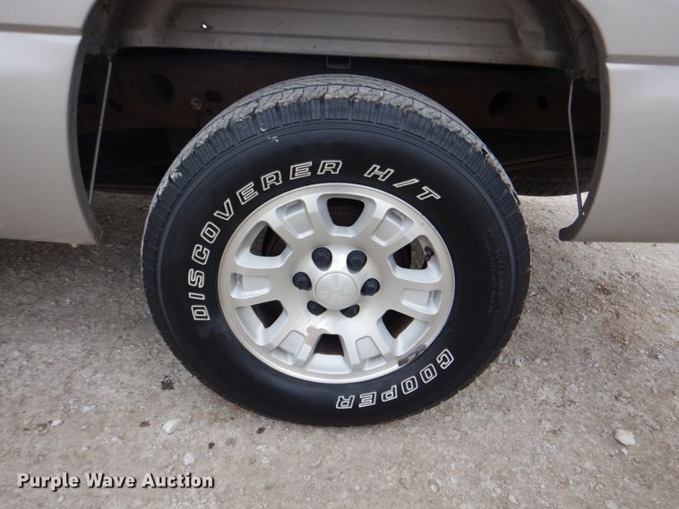 image for item DJ8712 2005 GMC Sierra 1500  Ext. Cab pickup truck