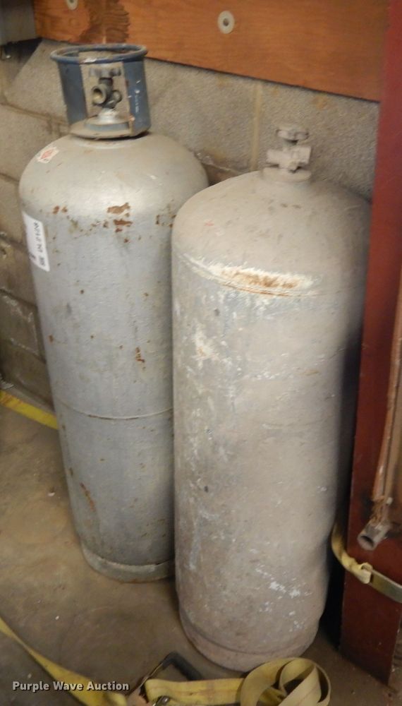 image for item DL2128 (2) propane tanks