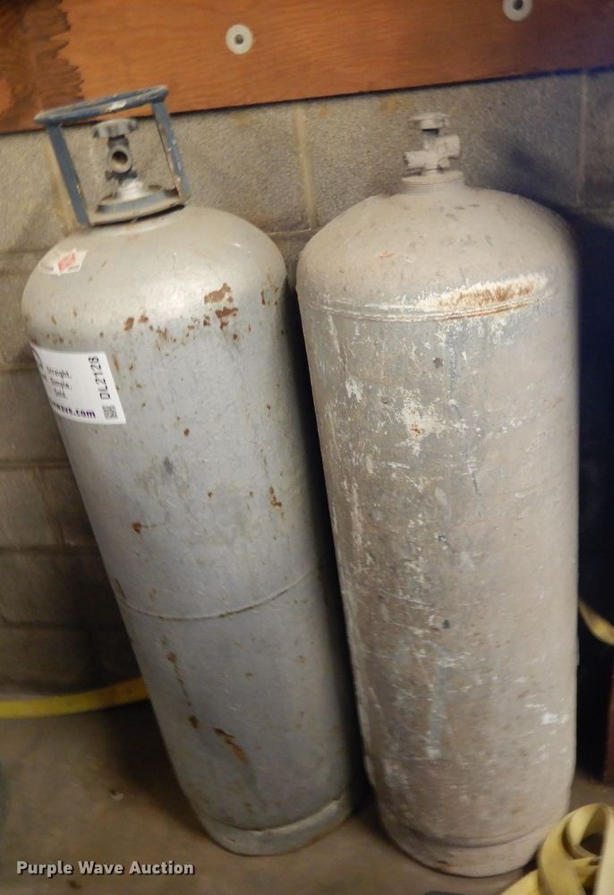 image for item DL2128 (2) propane tanks