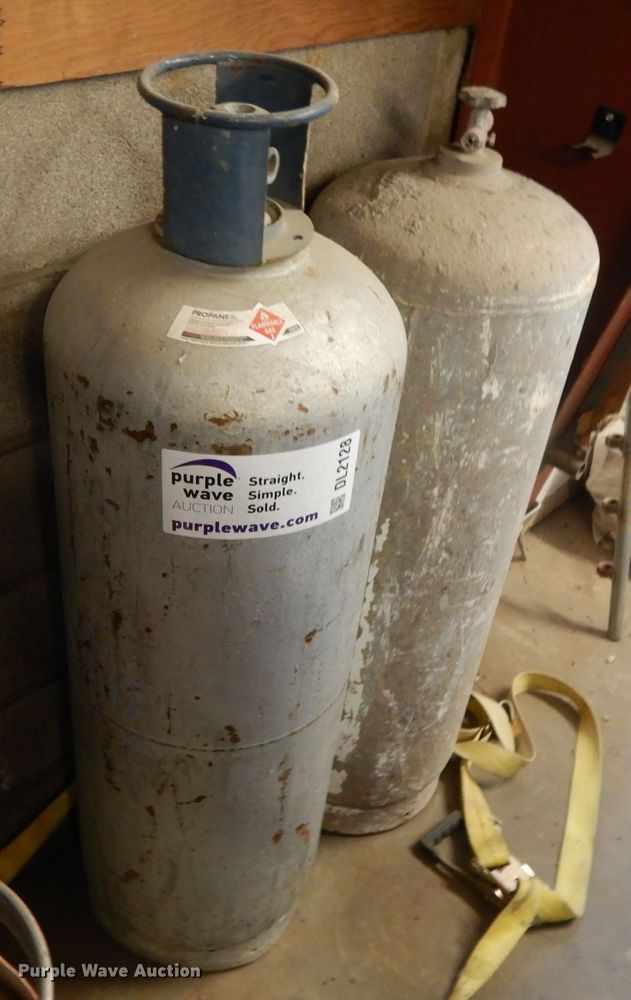 image for item DL2128 (2) propane tanks