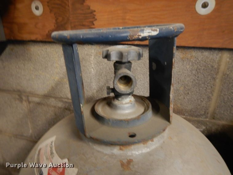 image for item DL2128 (2) propane tanks