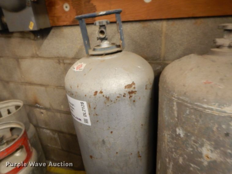 image for item DL2128 (2) propane tanks