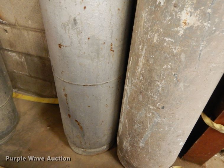 image for item DL2128 (2) propane tanks