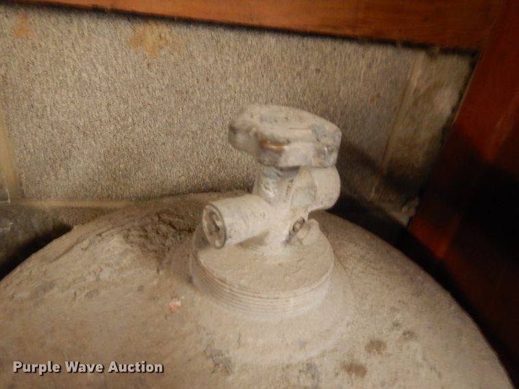 image for item DL2128 (2) propane tanks