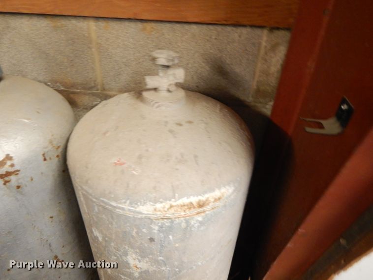 image for item DL2128 (2) propane tanks
