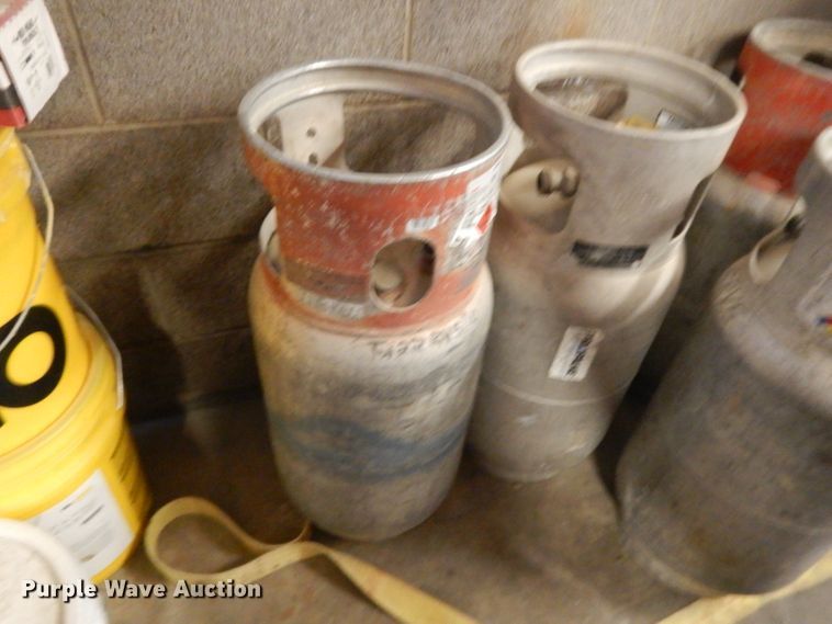 image for item DL2129 (5) propane tanks