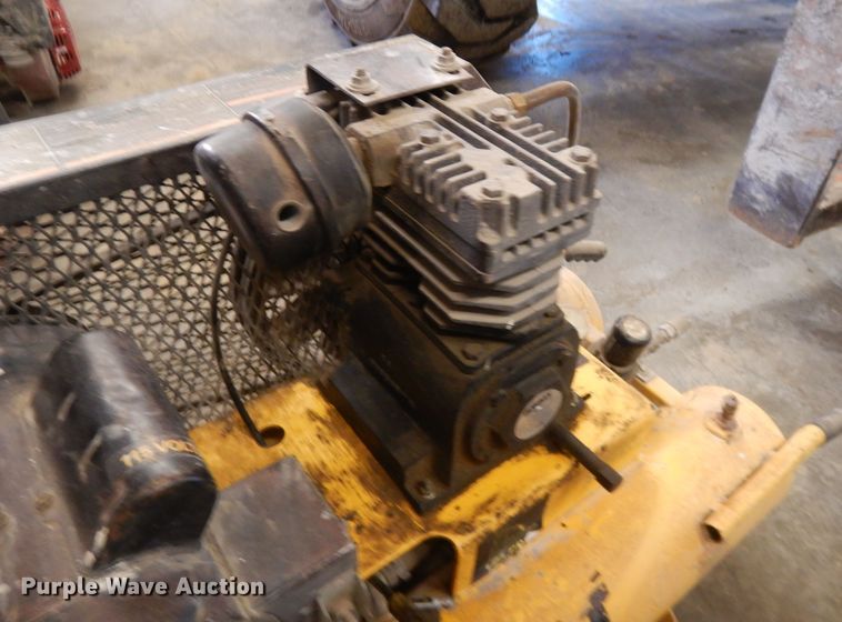 image for item DL2131 DeWalt D55170 air compressor