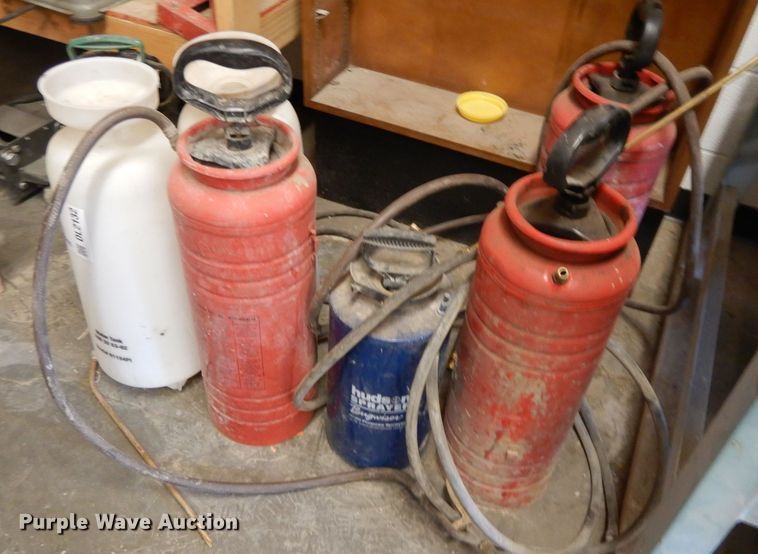 image for item DL2132 (8) hand pump sprayers